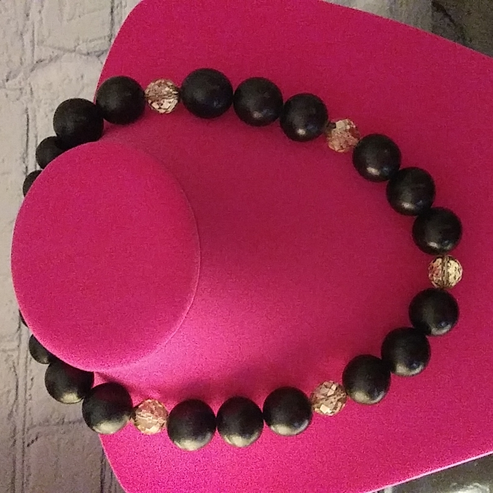 BLACK NECKLACE